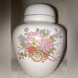Vintage floral and wagon - Garden Ginger Jar. Adorable!‎ 5”